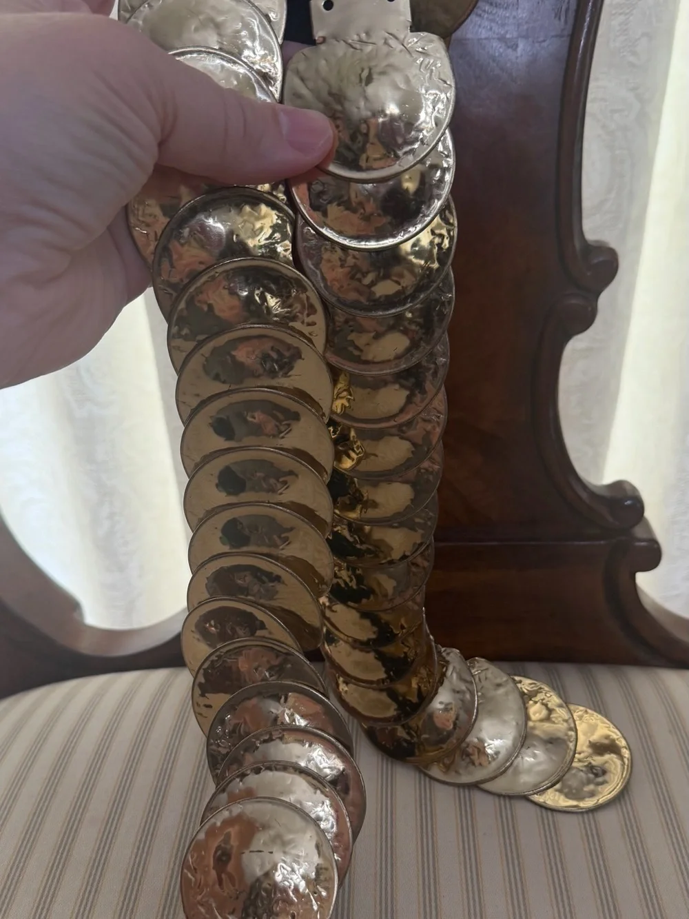 Vintage stretch Concha belt with gold-tone medallions. 28–42 inches long